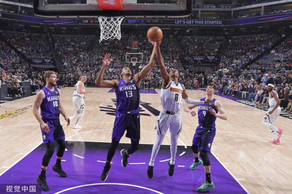 在篮板球争 在篮板球争