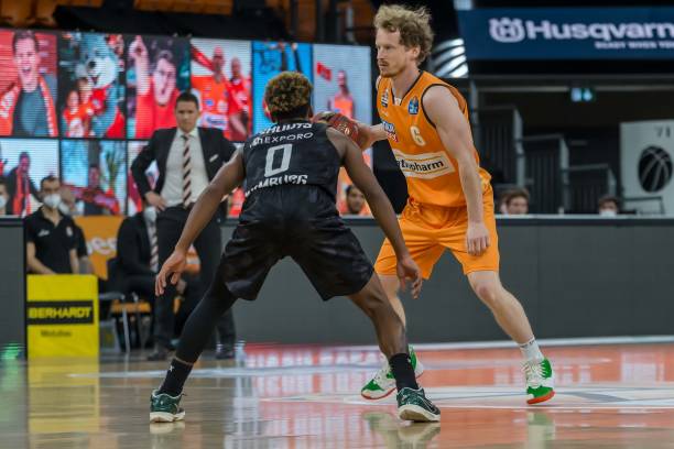 固的防守和 固的防守和