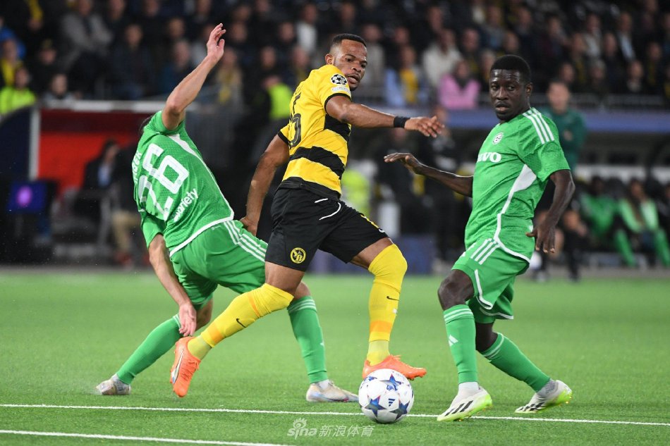 两位选手在 两位选手在